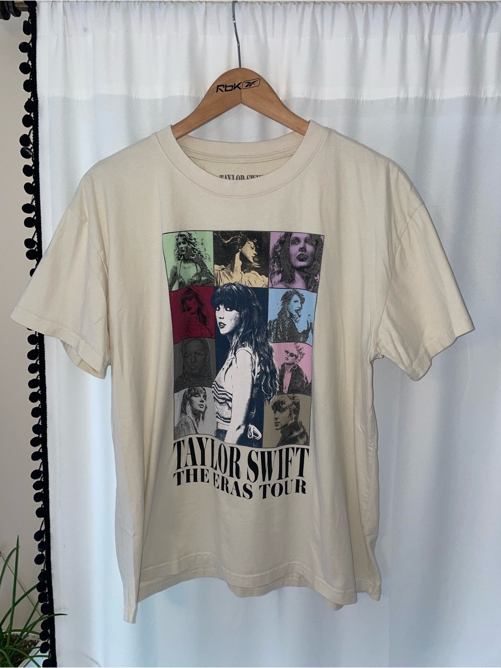 Taylor Swift the Eras Tour official merch t shirt XL short sleeve cream tour tee